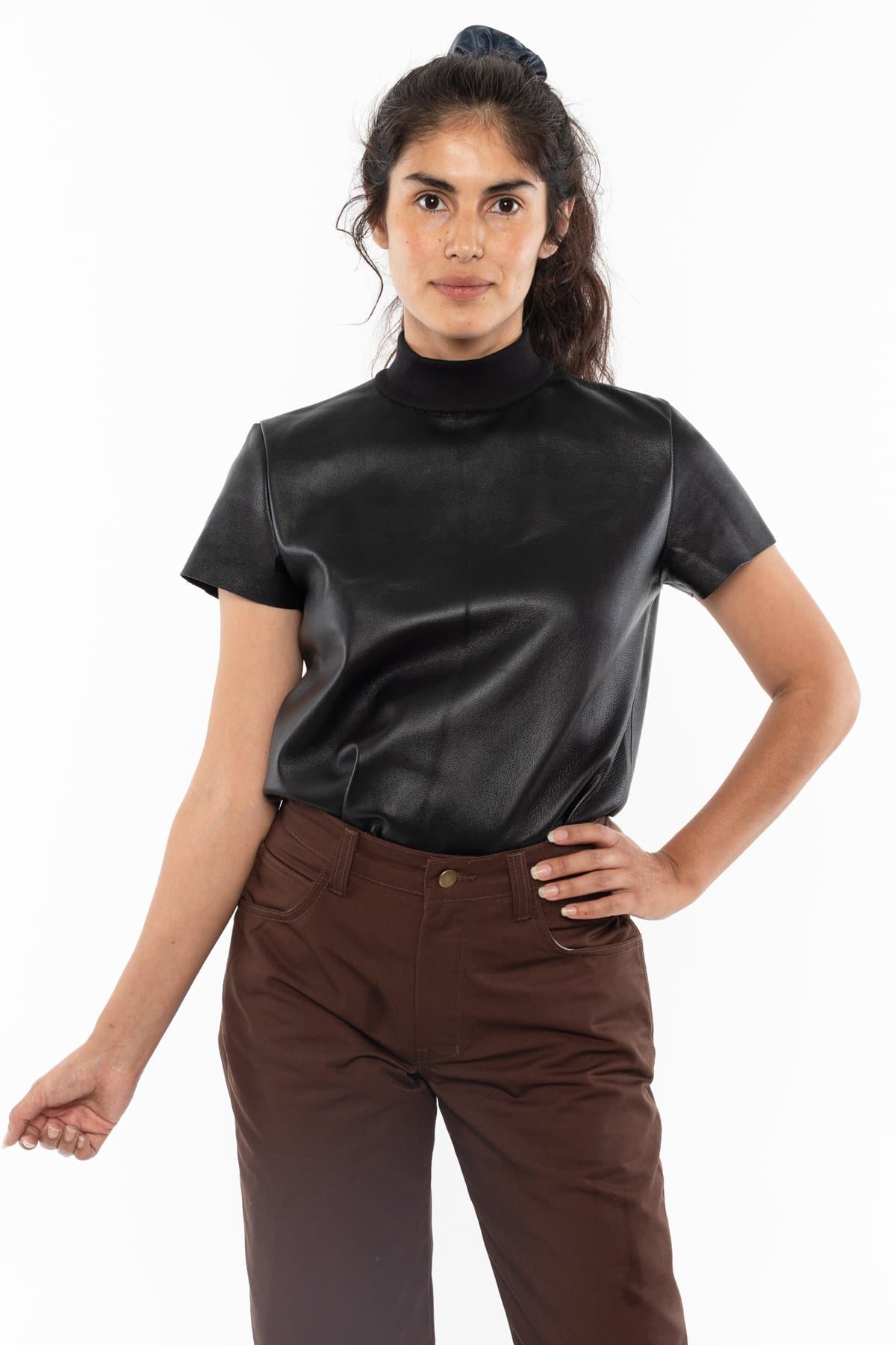 Sofia is 5’6 and wears an M.