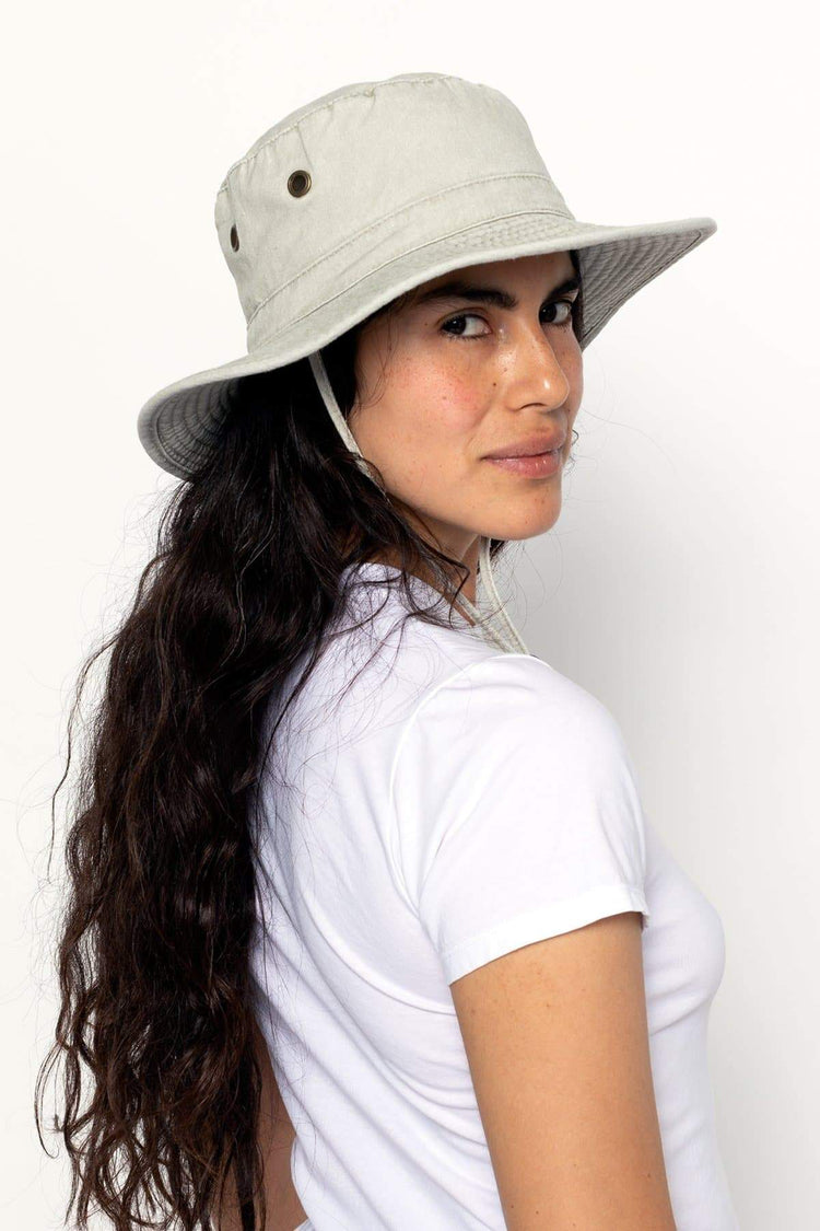 Sofia is 5’5 and wears an S/M. 