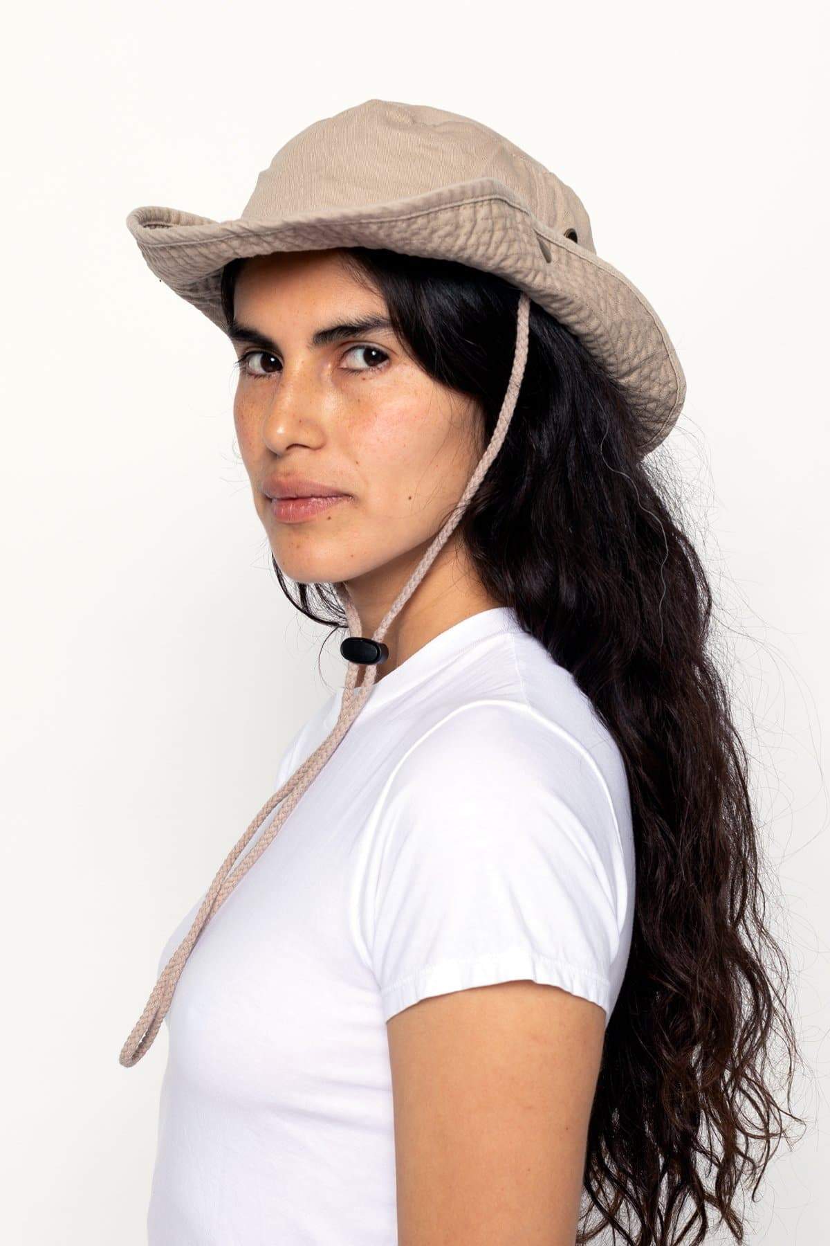 Sofia is 5’5 and wears an S/M. 