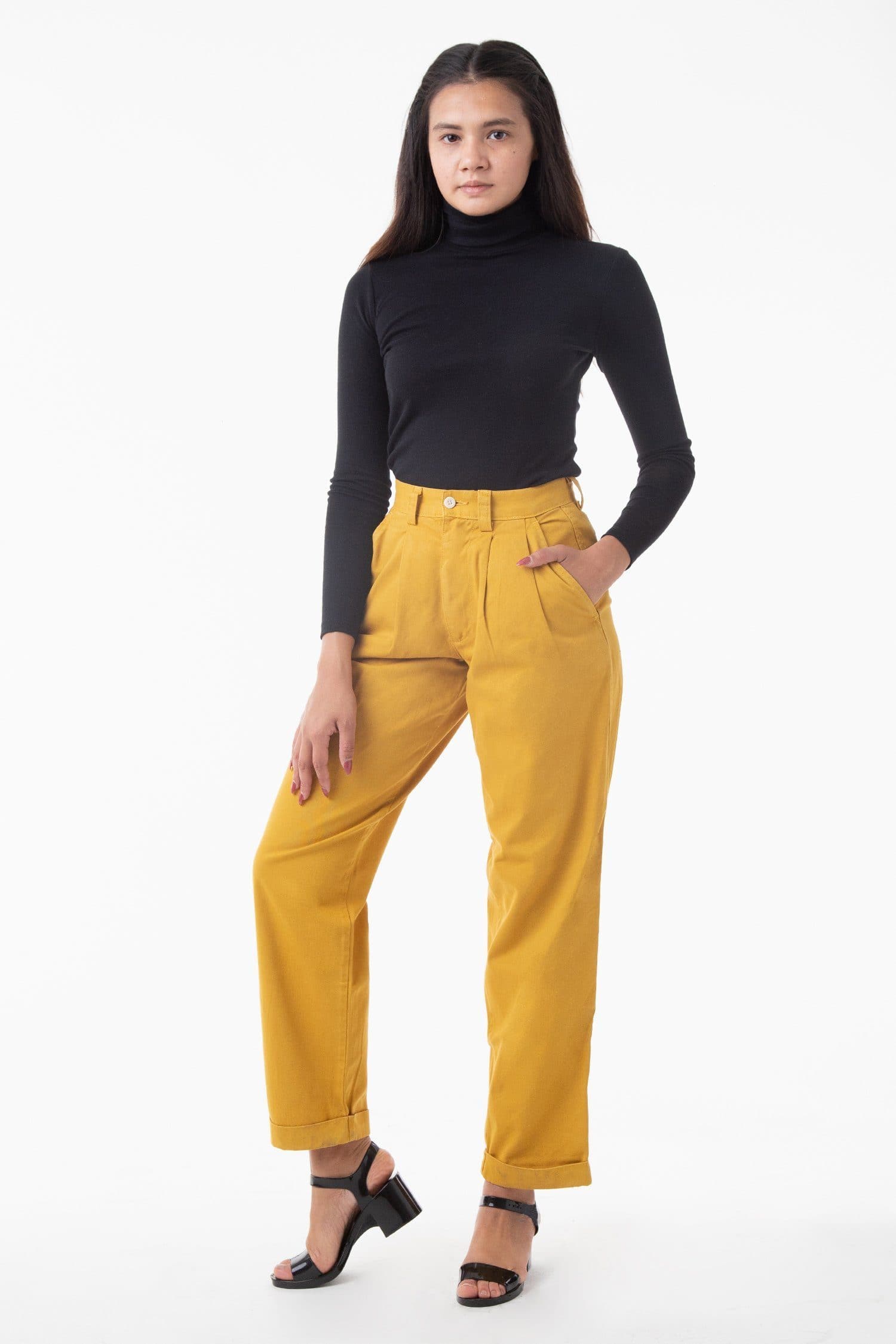Stephanie is 5'2 and wearing size 25/30