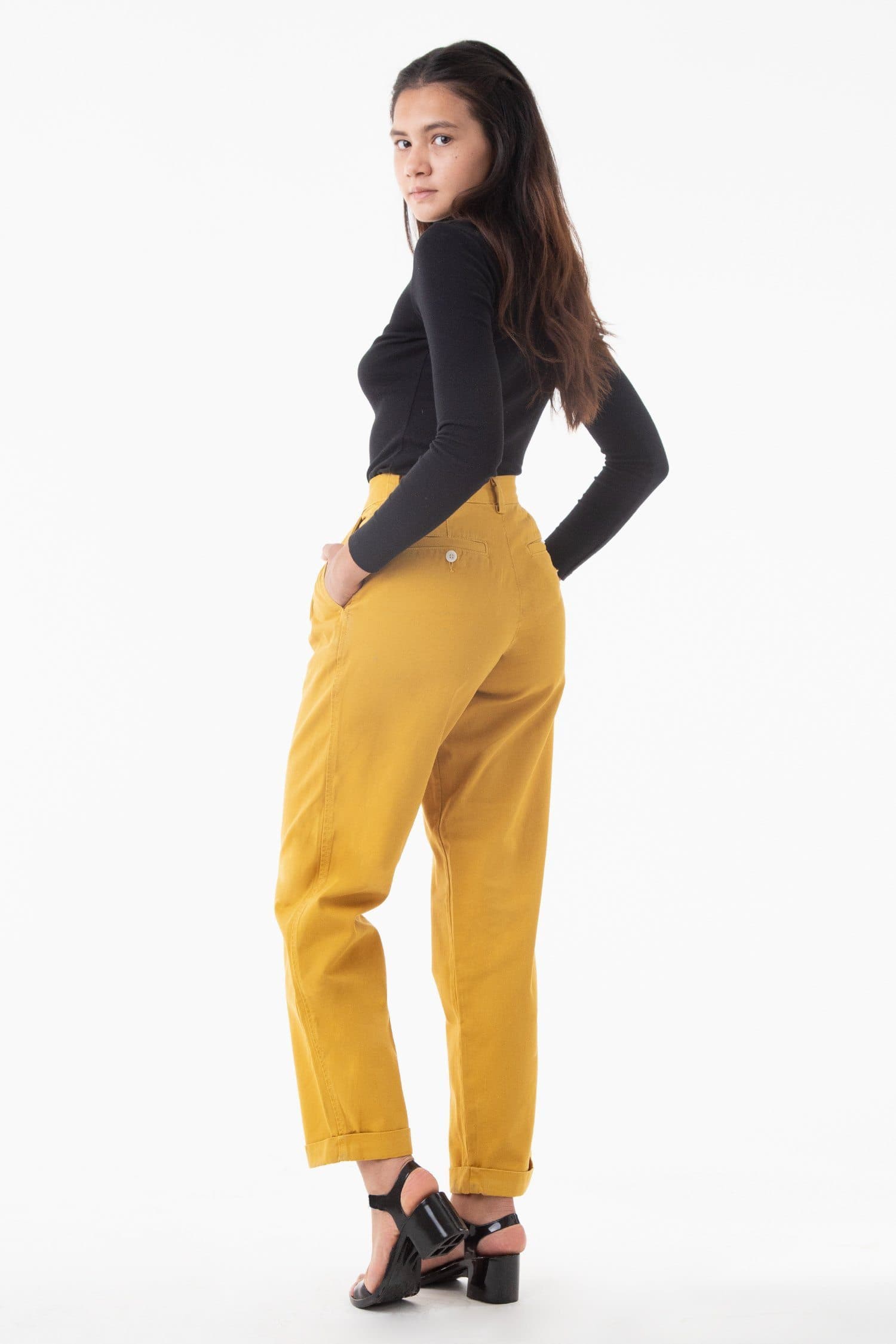 Stephanie is 5'2 and wearing size 25/30